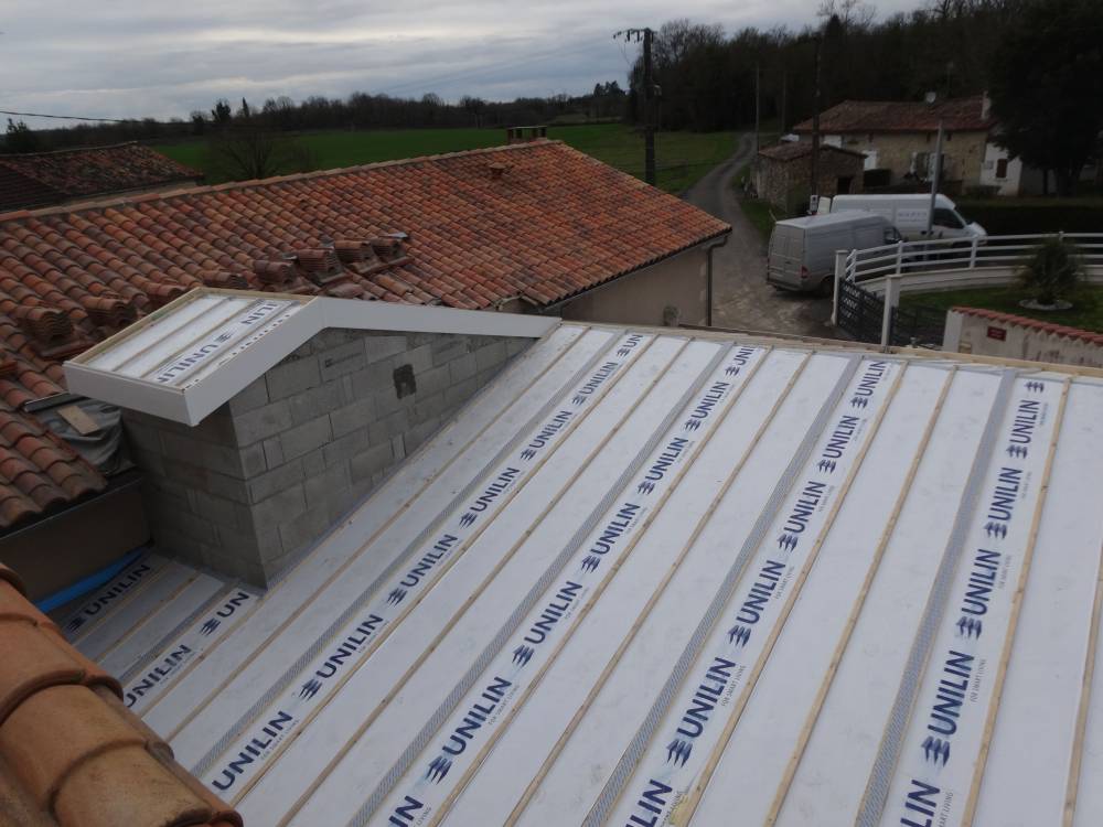 Isolation de toiture avec caisson chevronés isolant mousse polyuréthane et finition intérieure sous-face OSB 14-min
