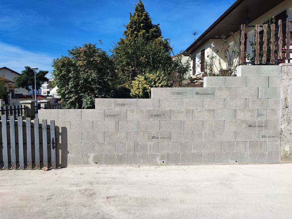 Création de mur de soutènement en bloc à bancher (2)-min
